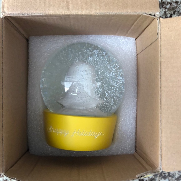 Limited edition Snapchat happy holidays snow globe - Picture 7 of 8